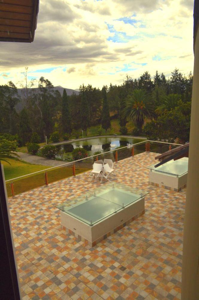 Quito Airport Suites Hotel タバベラ エクステリア 写真